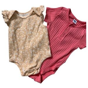 Bundle of 2 onesies